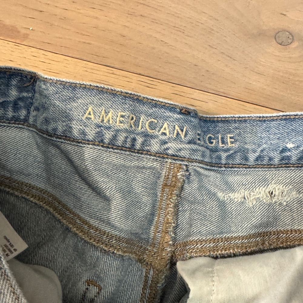 American Eagle Outfitters Distressed Denim Boyfriend Shorts Light Wash Size‎ 2 - Picture 3 of 7